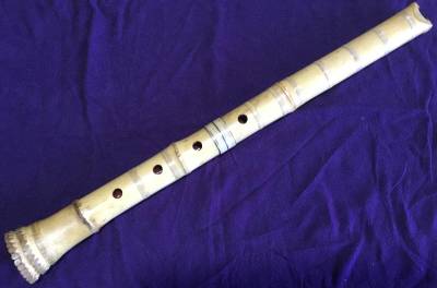 尺八　精華銘1尺8寸管　都山流唄口銀線入　中継ぎ藤巻銀3線