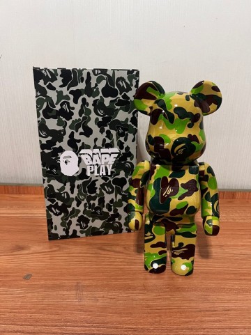 新品 メディコム・トイ BE@RBRICK/ベアブリック A BATHING APE 緑 迷彩 400％ フィギュア 置物 28CM