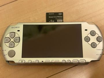 ★動作確認済み　現状販売　液晶無傷　PSP-3000 ミスティックシルバー　プレイステーションポータブル　メモリースティック付き★