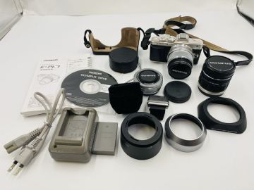 ◯ OLYMPUS PEN Lite E-PL7 ミラーレス一眼レフ M.ZUIKO 25mm 1:1.8 14-42mm 1:3.5-5.6 9-18mm 1:4-5.6レンズ付き セット 通電確認済み