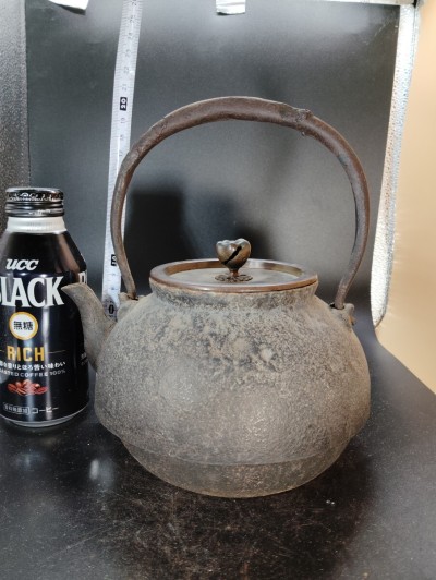 釜師　白肌　明治時代　鉄瓶 茶道具 煎茶道具 茶器 時代物 急須 アンティーク 龍文堂 鉄器 銅蓋