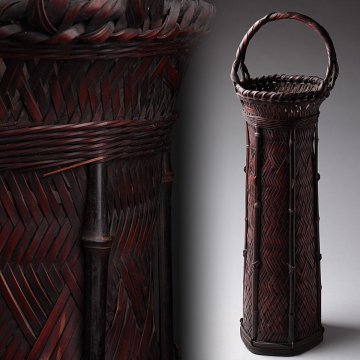 FD471 時代 六角底 煤竹編手付花籠 高62.5cm 落し付・竹編提梁花籃・竹編籠花入・竹籠・花篭 竹工芸 茶道具 古美術
