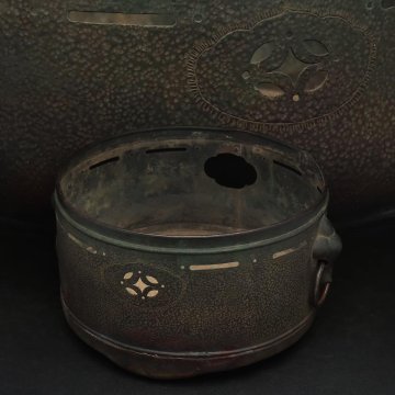 GA129 明治金工 古銅 七宝透文 遊環付 双耳 火鉢・風炉 幅30.5cm・銅火鉢・手あぶり・焙り 火道具 茶道具 古美術