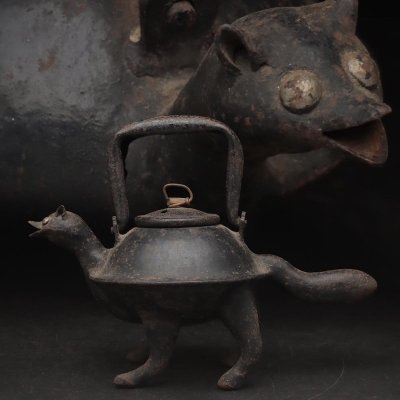 FD637 江戸-明治時代 釜師造 古鉄 提手 狸形 鉄瓶 高20cm 水漏無・ぶんぶく茶釜形鉄瓶・古鉄瓶 茶具 煎茶道具 古金工 古美術