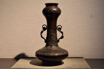 【GE】Z745【コレクター所蔵品】時代 古銅耳付花瓶/中国古玩 中国美術 銅製 花入 骨董品 時代品 美術品 古美術品 mv