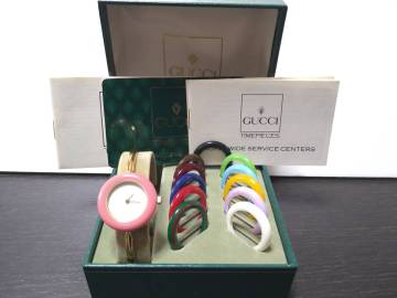 電池交換済　グッチ　チェンジベゼル　11/12.2 ベゼル12色 稼動　ギャランティカード、取説等　箱付き　目立つ傷無し