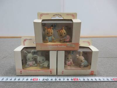 M【11-16】★10 未使用 エポック社 シルバニアファミリー 3点 ふたごのウサギ(グレー・アイボリー)・シマリスの赤ちゃん【9-26】