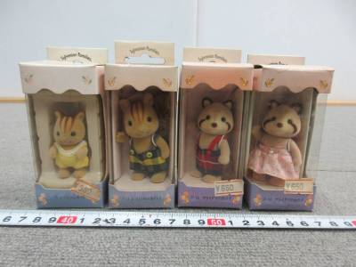 M【11-16】★12 未使用 エポック社 シルバニアファミリー 4点 シマリスの赤ちゃん・男の子 アライグマの男の子・女の子【9-26】