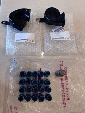 プリウスα(GRスポーツ)2021年式に使用 トヨタ純正レクサスホーン+アルミ製ホイールナットセット