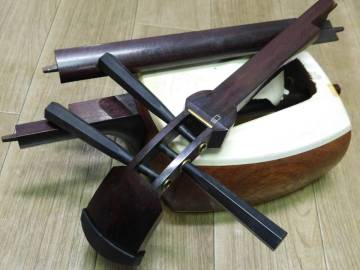 【紅木高級民謡三味線】細棹 短棹 三味線 金細(金ホゾ) 一本溝(一段溝) K9金具 トチあり 綾杉胴 和楽器 難あり現状/K957