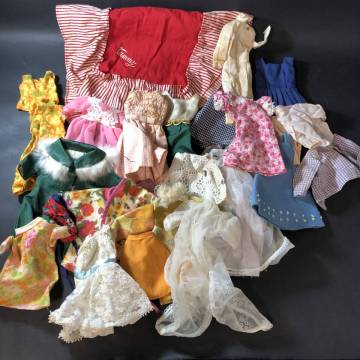 ビンテージ　当時物　着せ替え人形　着せ替え洋服　まとめて２２着　バービー・トミー洋服　トミー敷物　昭和レトロ　当時物
