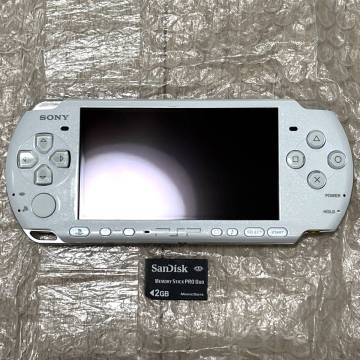 〈美品・画面ほぼ無傷・動作確認済み・最終型〉PSP-3000 本体 パールホワイト ＋メモリースティック 2GB PlayStation Portable 薄型