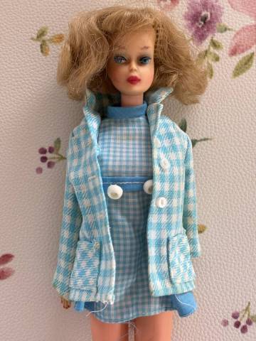 1960年代　ヴィンテージ・バービー人形 + 衣装付き！