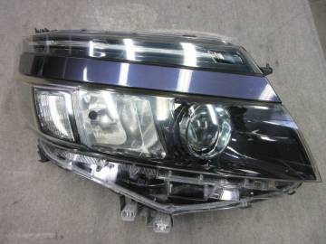 ヴォクシー ZRR80W ZRR80G ZWR80G 前期 純正 LED 右ヘッドライト 28-229 81110-28D20 打刻L ＜沖縄離島配送不可＞ / 25-255 2D-03