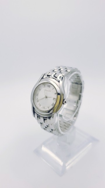 【稼働品】　グッチ　GUCCI 5500L 。シルバー。白。 クォーツ