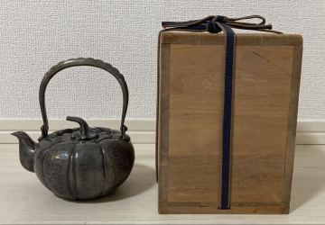 希少！純銀保証！純銀 松栄堂 銀瓶 南瓜 かぼちゃ 急須 共箱 総重量440.5g 湯沸 茶注 茶瓶 燗瓶 煎茶碗 茶道具 銀 鎚起 