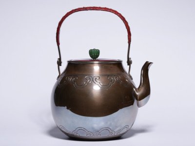 【安】銀瓶 足銀刻印 純銀製 湯沸 如意雲肩彫紋提梁茶壺 玉石摘 煎茶道具 極細工 茶壷 急須 茶器 時代物 古董品 339