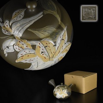 【加】1178e 常滑焼 名工 伊藤 昭陽 作 窯変 彩色 百合図 緑泥急須 / 煎茶道具 常滑