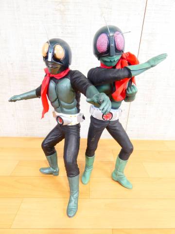◎ジャンク バンダイなど ビッグサイズ ソフビフィギュア 仮面ライダー１号 ２体セット まとめて 全長約43cm/約40cm 汚れあり ＠120(10)