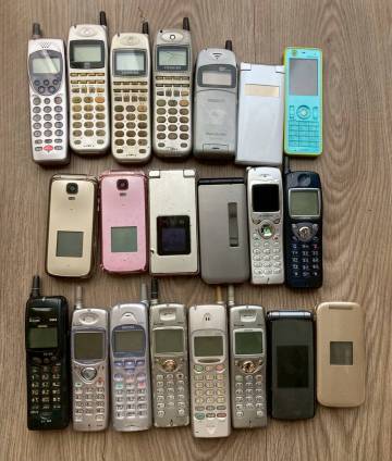 携帯電話　ガラケー　ドコモ　docomo　au　Vodafone　SoftBank　J-PHONE　KYOCERA　など　まとめ売り　ジャンク品　動作未確認　部品取り