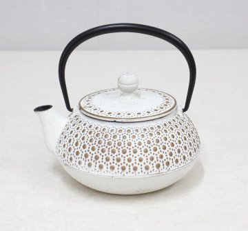 【1円スタート】ld93■鉄瓶◆南部鉄器◆岩鋳◆アンシャンテ ジャポン◆カモミール柄◆白◆ティーポット◆650ml◆和洋兼用◆茶道具◆鉄器