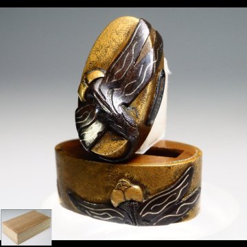 【治】時代刀装具 銀象嵌 蜻蛉紋 銅地 縁頭☆箱付 (検索:武具 鍔 金工 金具 彫金 日本刀 脇差 太刀 刀 刀剣 短刀 目貫 柄 拵え 縁頭)BCE021