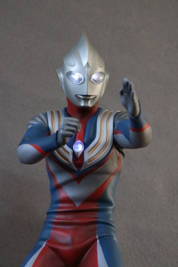 メガソフビフィギュア ウルトラマンティガ マルチタイプ・電飾完成品　(海洋堂製ガレージキット)
