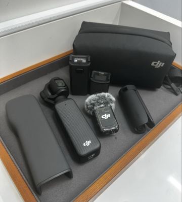 k【美品 1円スタート】DJI(ディジェーアイ)OSMO POCKET3 バッテリーハンドル付き