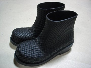 ★新品本物【ボッテガ ヴェネタ・BOTTEGA VENETA】11万モダンなイントレチャート！耐水性に優れたショートブーツラバー黒black41/26.0前後