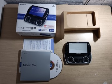 PSP go 本体　箱　説明書　付き　動作OK