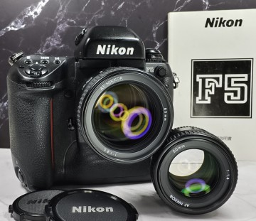 【終活】Nikon F5＋AF NIKKOR 85mm f1.8D シンデレラ中望遠＋50mm f1.4 大口径単焦点2本セット 各動作良好 露出計OK 光学綺麗 フィルム