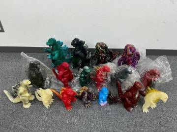 【18点まとめ】ゴジラ　ソフビフィギュア　ヘドラ　紫　黒　ゴジラタワー　赤　コレクション　怪獣　ソフビ　東宝　特撮　1円スタート　381