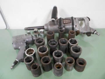 大型タイヤ交換 空研 バンザイ インパクトレンチ ソケット 大型車 鈑金 レストア 整備 車検 板金 塗装 フレーム修正　事故車　事故現状