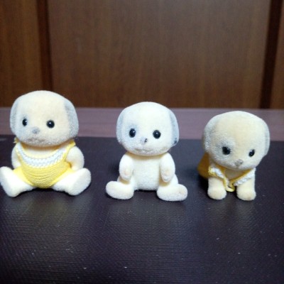 アーバンライフシリーズ　アイボリーイヌ　三つ子の赤ちゃん