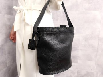 ●超美品●GUCCI グッチ●ウッドフラップ●カーフ レザー 本革●ショルダー バッグ●黒●イタリア製●B5 収納 かばん●肩掛け●Js62075