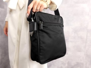 ●超美品●プラダ●三角ロゴプレート●ポコノ ナイロン サフィアーノ レザー●ショルダー バッグ●黒●SV金具●イタリア製●B5●Js62842