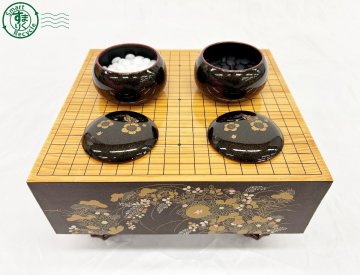 BK0604990　□ 柳山作 秋草蒔絵碁盤 囲碁セット 囲碁盤 脚付 へそ有り 碁盤 碁石 ミニチュア オブジェ 漆芸碁盤 蒔絵 御殿碁盤 中古品