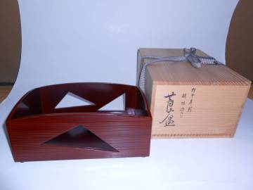 即中斎好み　表千家　鱗鶴透かし　煙草盆　　上杉満樹造　京塗師　共箱　木製　溜塗り　茶道具