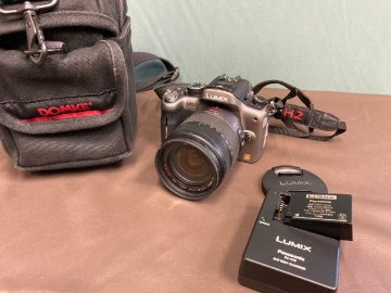【k102249】動作品 パナソニック Panasonic LUMIX DMC-GH2 DOMKE カメラバッグ付き レンズ 14-140mm f4-5.8 ルミックス ドンケ