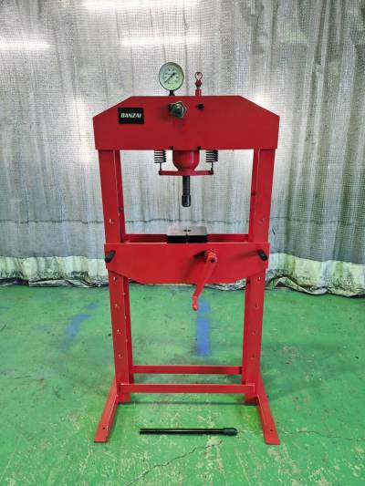 ☆中古 油圧プレス バンザイ HP-30MD 能力15t ラムストローク150mm テーブル上下移動700mm 設置面積860mm&times;600mm 全高1620mm 自動車整備☆