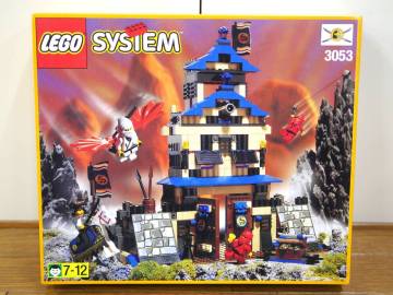 正規品 未使用 未開封 LEGO レゴ システム 3053 赤ニンジャとショーグンの城 廃盤品 ミニフィグ オールドレゴ 忍者 金貨 白馬 宝箱他