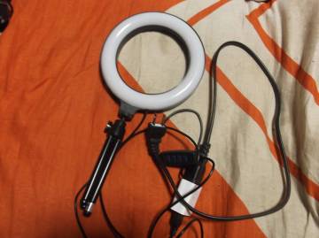 ●LEDリングライト 三脚付き 撮影ライト スマホクリップ式 女優ライト ビデオライト 自撮り●