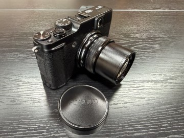 FUJIFILM X10 一式★レザーケース LC-X10、レンズフード LH-X10、バッテリー2個付き★富士フィルム