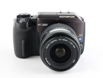 【かめらや】2391 美品 OLYMPUS E-300 + ZUIKO DIGITAL 14-45mm F3.5-5.6 標準ズームレンズ デジタル一眼レフカメラ
