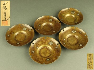 【宇】LC128 三清軒造 銀梅花象嵌 銅製雪輪茶托 五客 共箱 煎茶道具