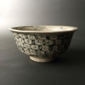 【深和】15～16世紀、後黎朝◆安南染付絞手亀甲文碗（茶道具 抹茶碗 安南青花 安南焼 景徳鎮 瓔珞文 亀甲手）