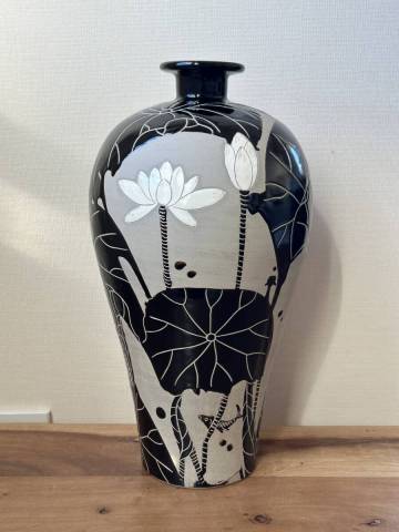 磁州窯 ？ 銘入 蓮の花 魚 紋様 花瓶 高さ36cm/ 花生 花器 中国美術品 現代アート 現代美術 黒 色絵 壷 壺 唐物 置物 オブジェ 骨董品 古