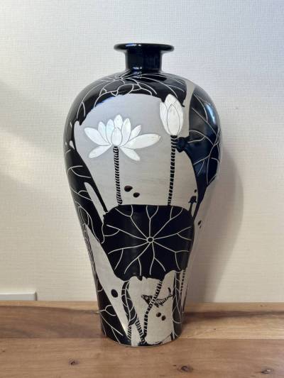 磁州窯 ？ 銘入 蓮の花 魚 紋様 花瓶 高さ36cm/ 花生 花器 中国美術品 現代アート 現代美術 黒 色絵 壷 壺 唐物 置物 オブジェ 骨董品 古