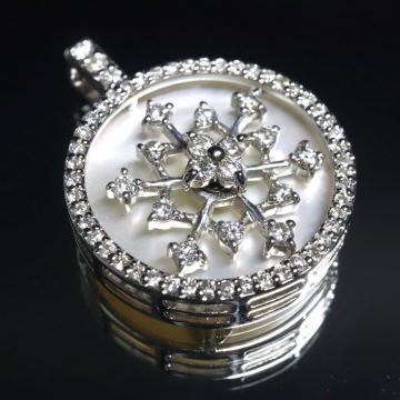 K18WG!!0.57ct!!■可動!雪の結晶♪天然ダイヤモンド/シェルペンダントトップ■D 約5.5g diamond ネックレス フラワー 花 EH5/EH8 U108