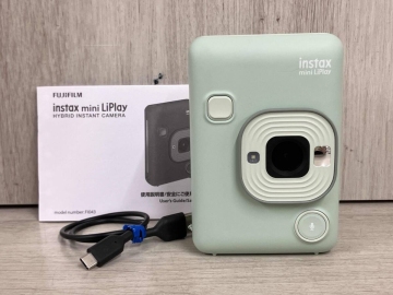 【歳末セール！1円スタート！】 FUJI FILM INS LIPLAY C instax mini LiPlay デジカメ